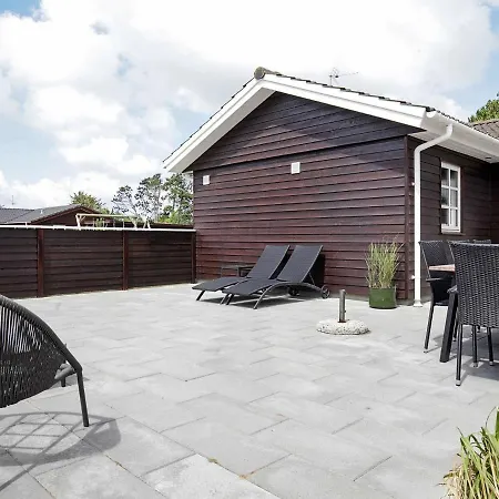 8 Person Holiday In Bl Vand Blåvand